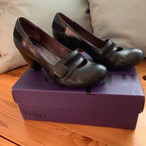 Indigo by Clark’s black pumps